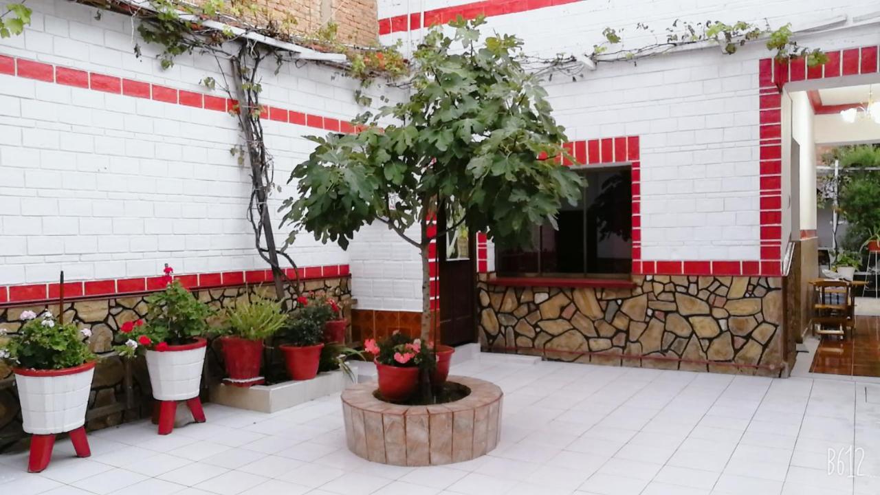 Tierra Nuestra Panzió Tarija Kültér fotó